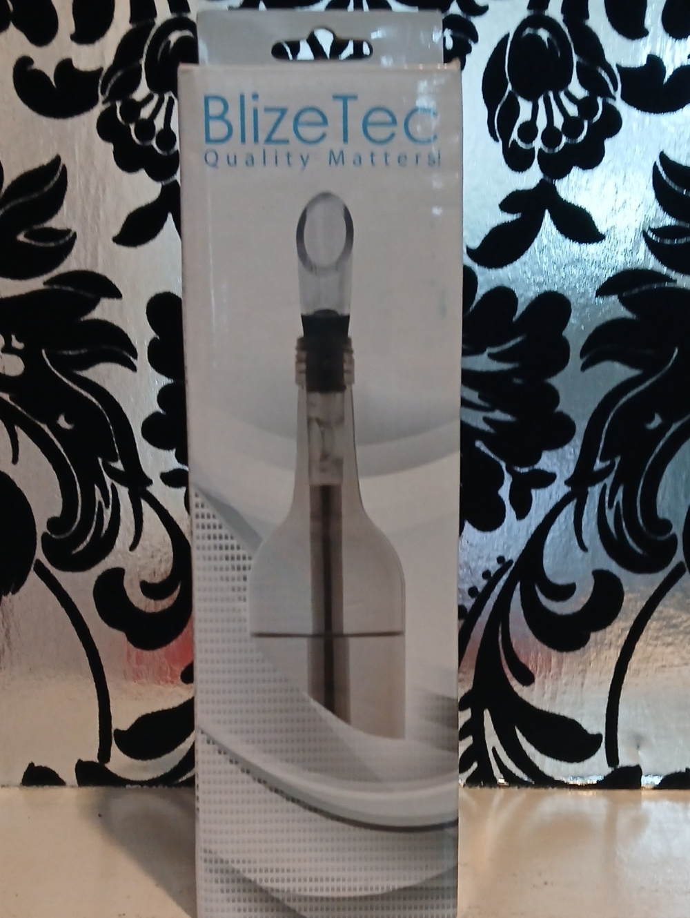 Stainless Steel Wine Pourer And Chilller with Clear Stopper